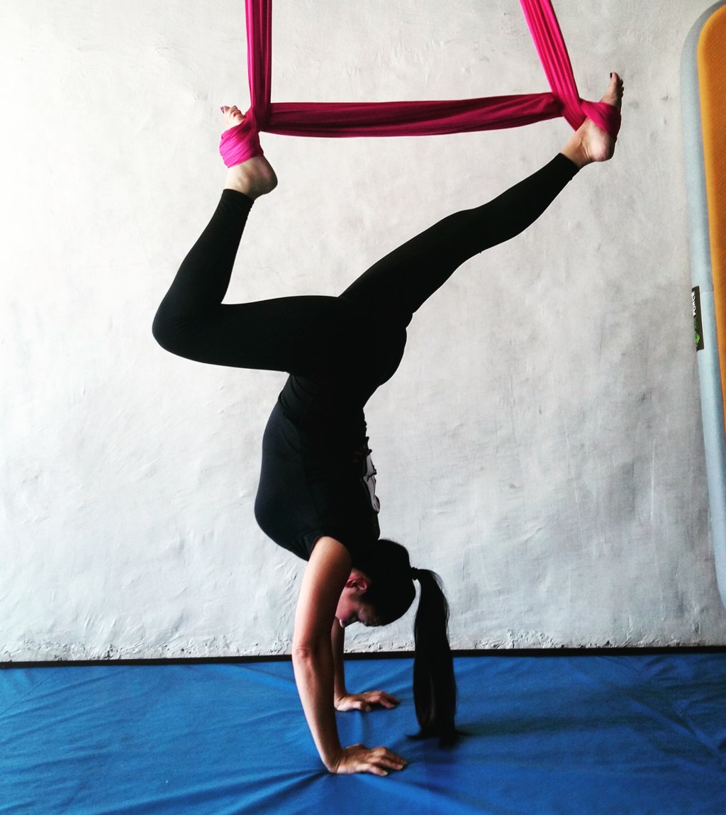 Aerial Stag Legs&nbsp;Handstand