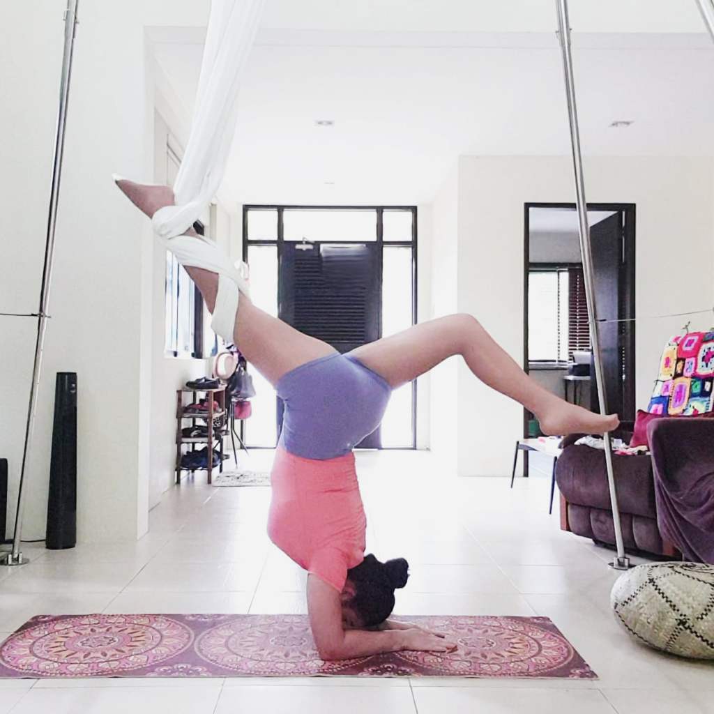 aerial yoga pincha