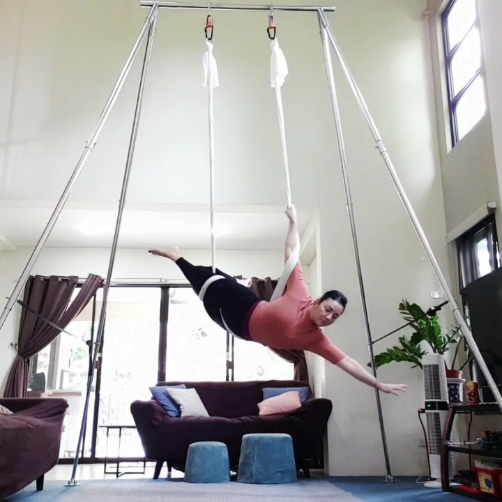 FLYING YOGA