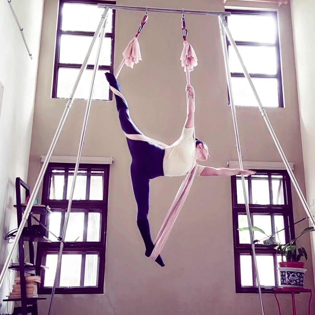 AERIAL FITNESS SPLITS